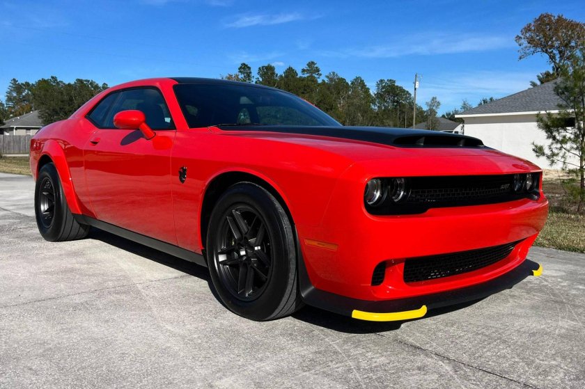 Dodge challenger srt hellcat redeye