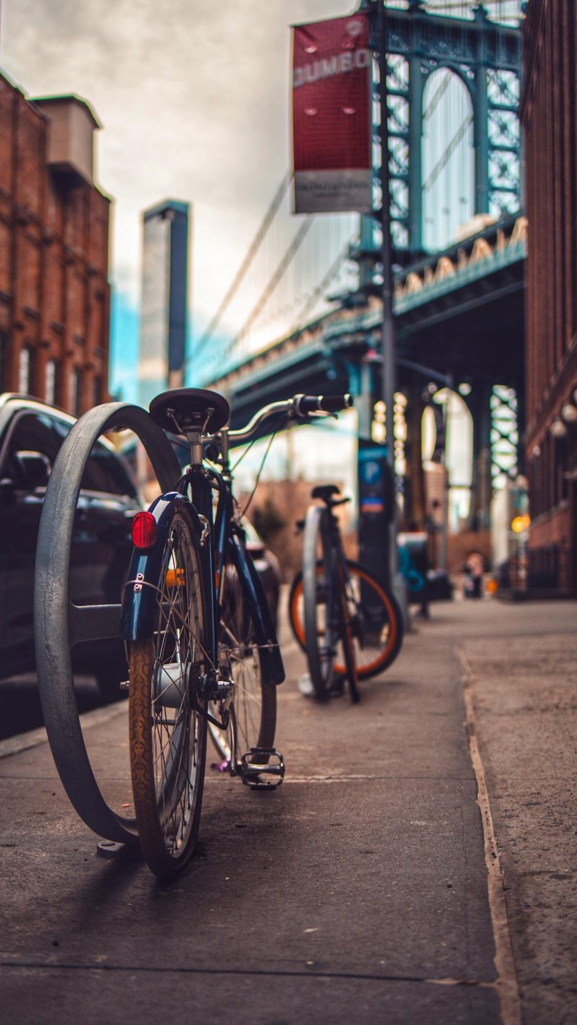 Велосипед на дороге