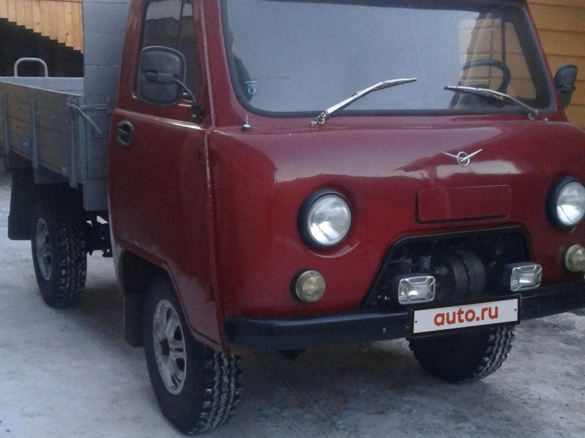 УАЗ 3303 красный