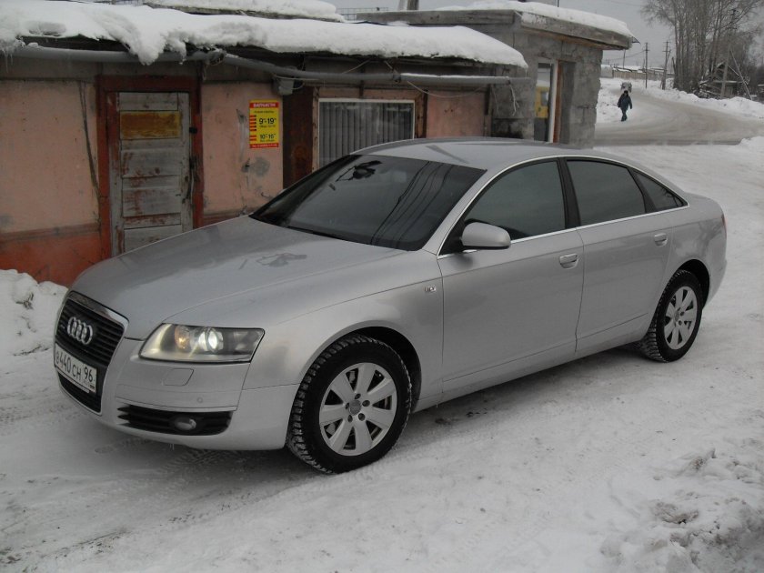 Серебристая Ауди а6 2009