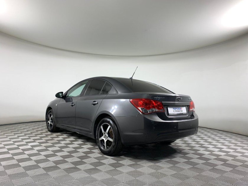 Тойота Авенсис 2010 седан