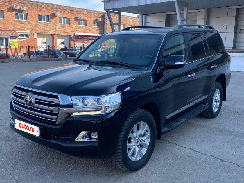 Машина toyota land cruiser