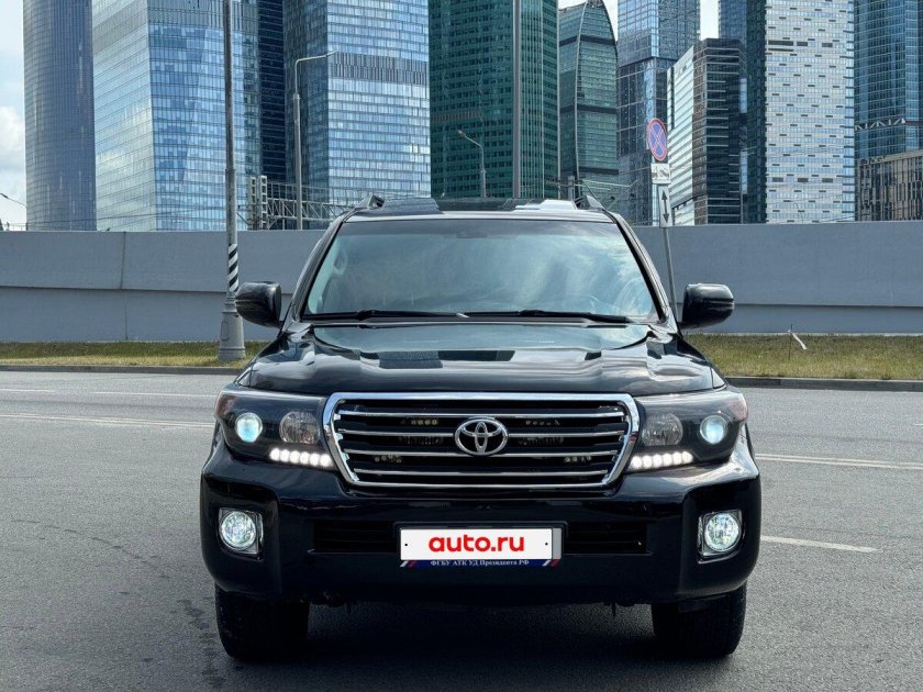 Тойота ленд крузер 200 2014 черный