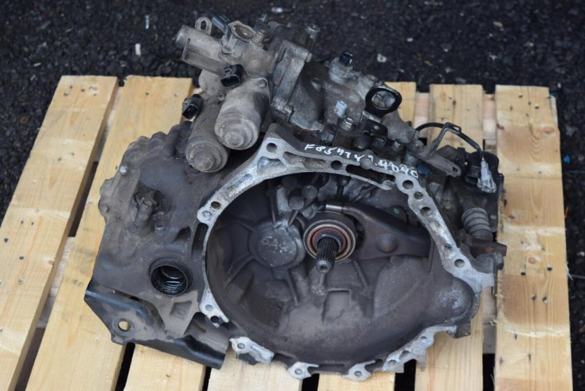 Коробка передач робот Тойота Ярис