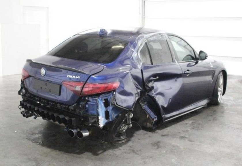 Альфа Ромео битая