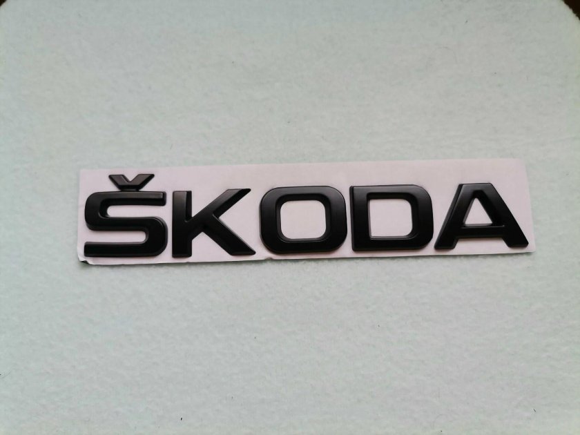 Надпись наклейка на багажник skoda шкода
