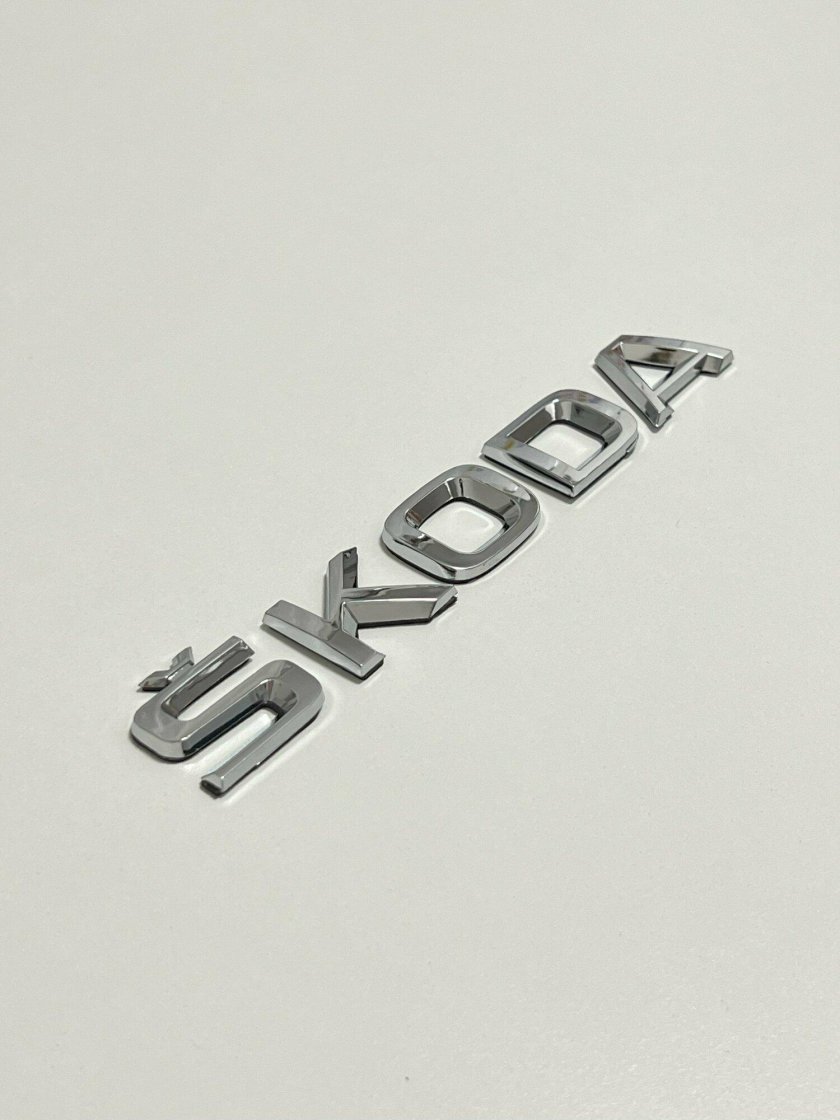 Эмблема надпись на крышку багажника skoda karoq