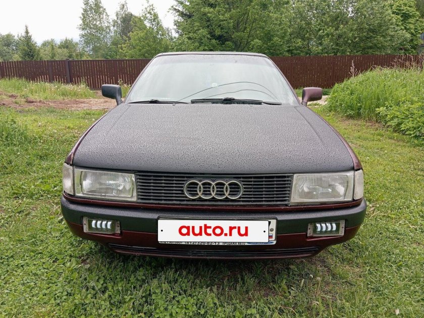 Красная ауди 80