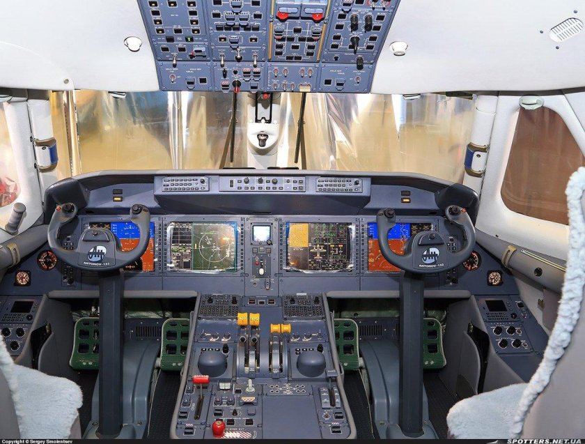 АН-132 кабина