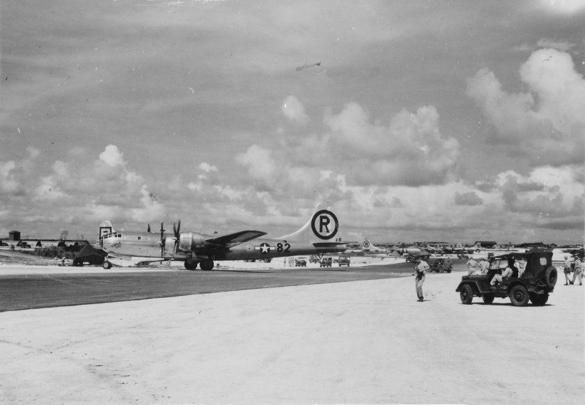 Бомбардировщик b-29 «Enola gay»