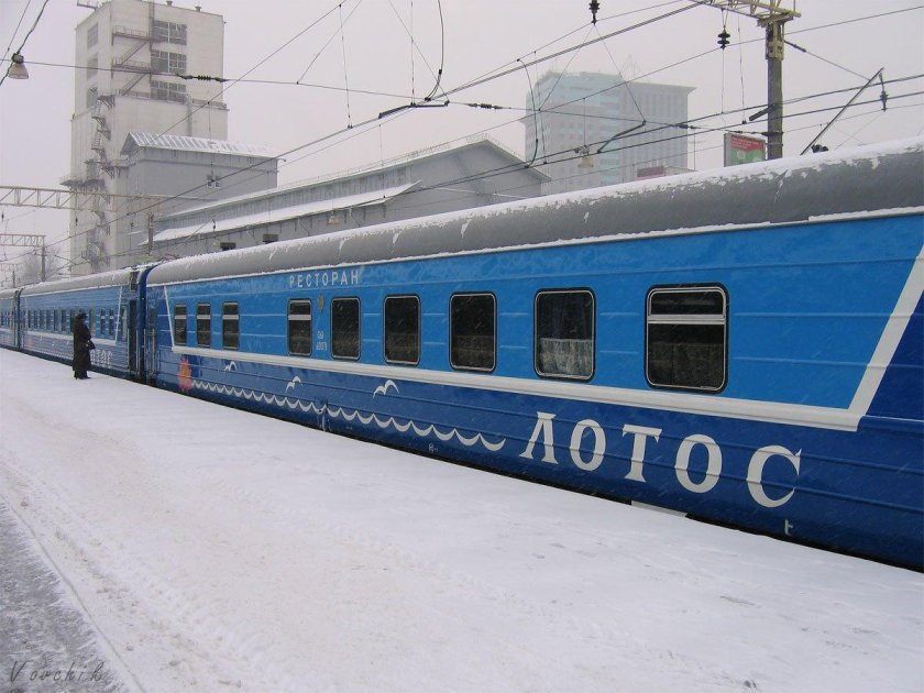 Фирменный поезд Лотос 005г