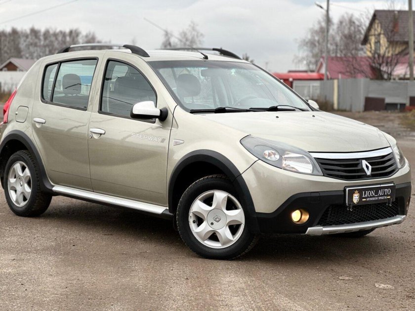 Рено Сандеро степвей бежевый