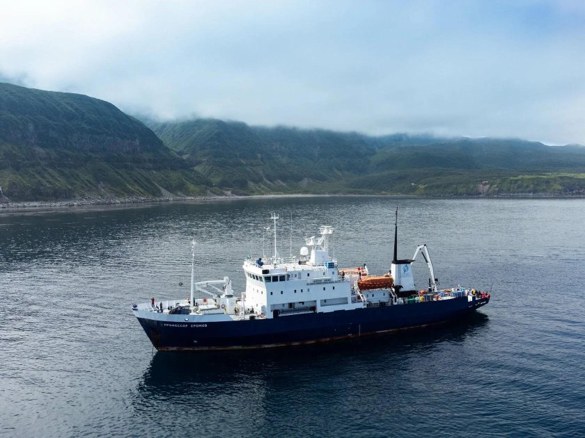 Профессор Хромов судно