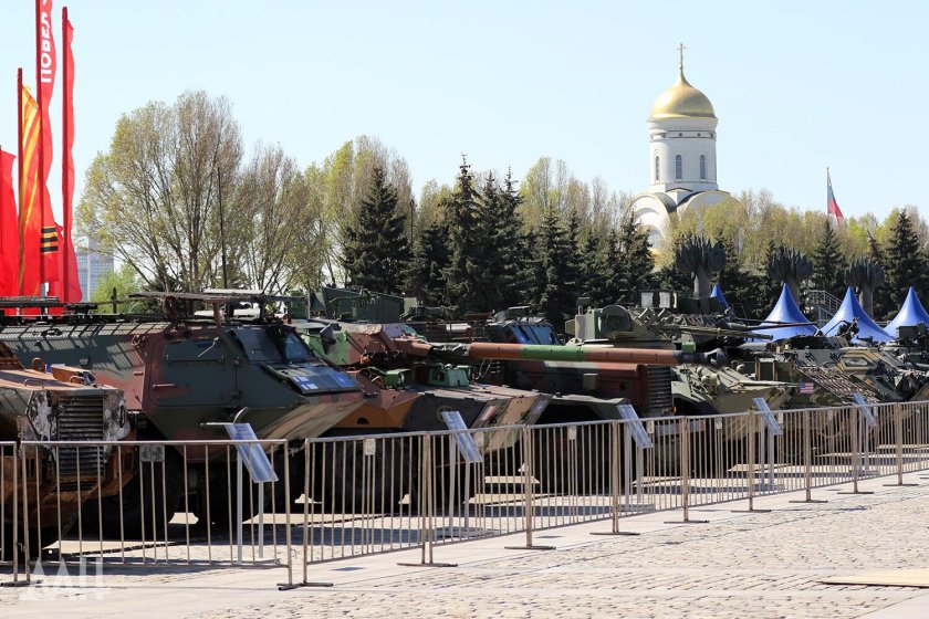 Выставка техники на поклонной горе