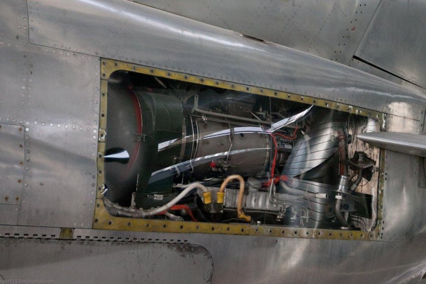 Управляемый стабилизатор самолета