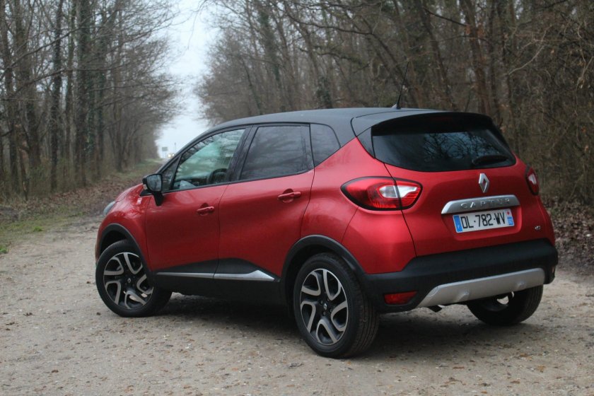 Рено Каптур красно черный