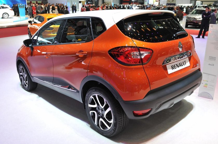 Рено Каптур оранжевый