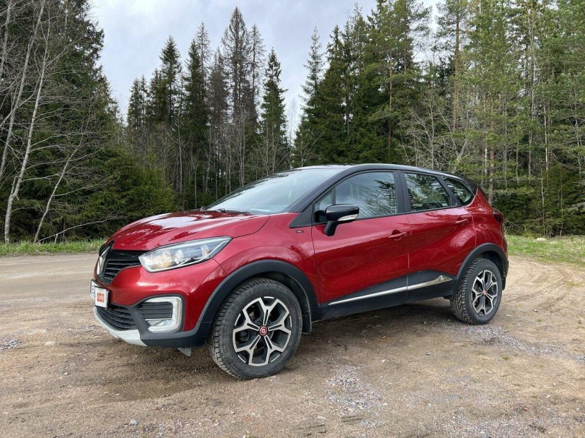 Рено каптур красный