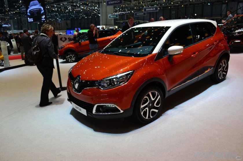 Рено Каптур белый с черной крышей