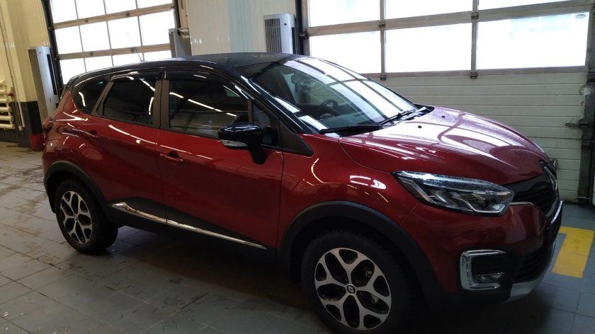 Рено Каптур красный