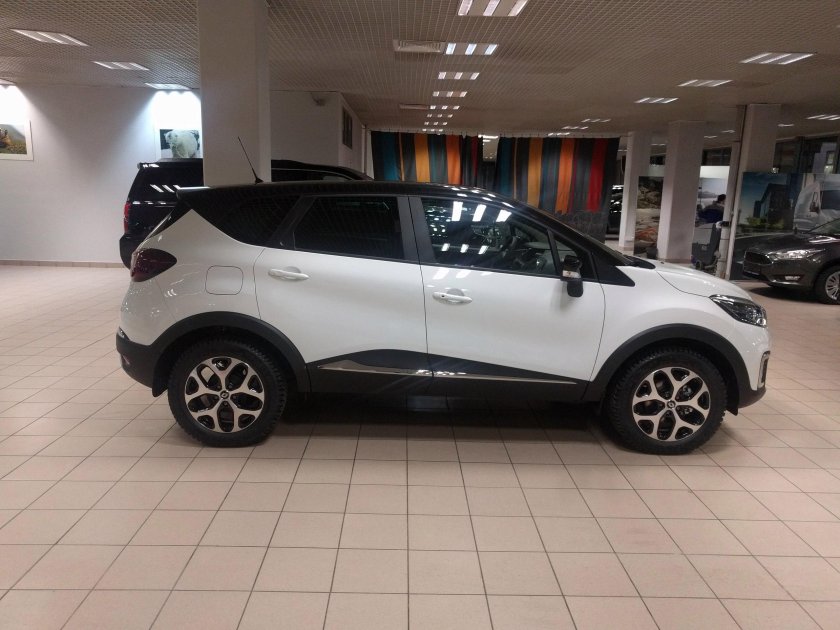 Рено Каптур бело черный