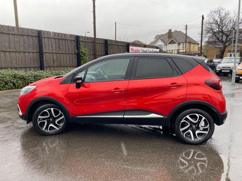 Рено Каптюр красный 2020