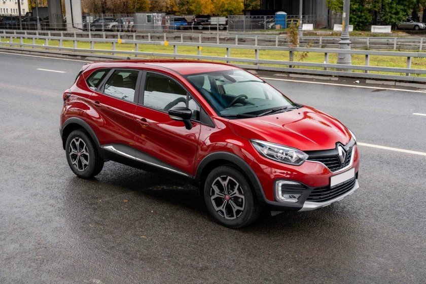 Рено Каптур красный