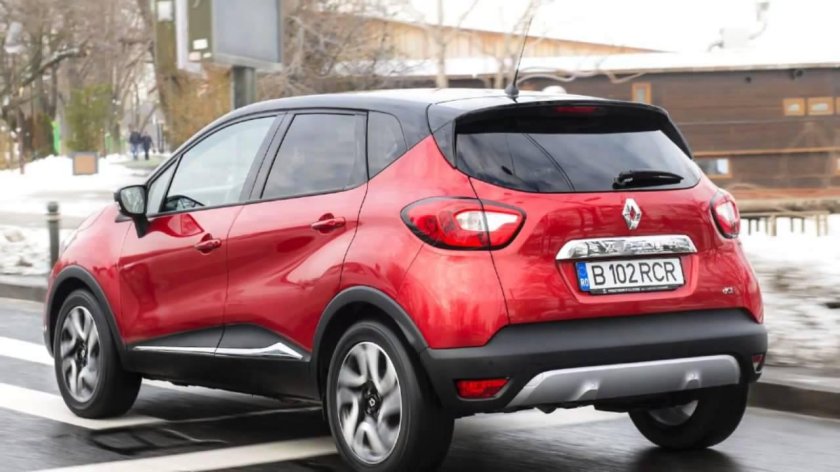 Рено Каптур красный