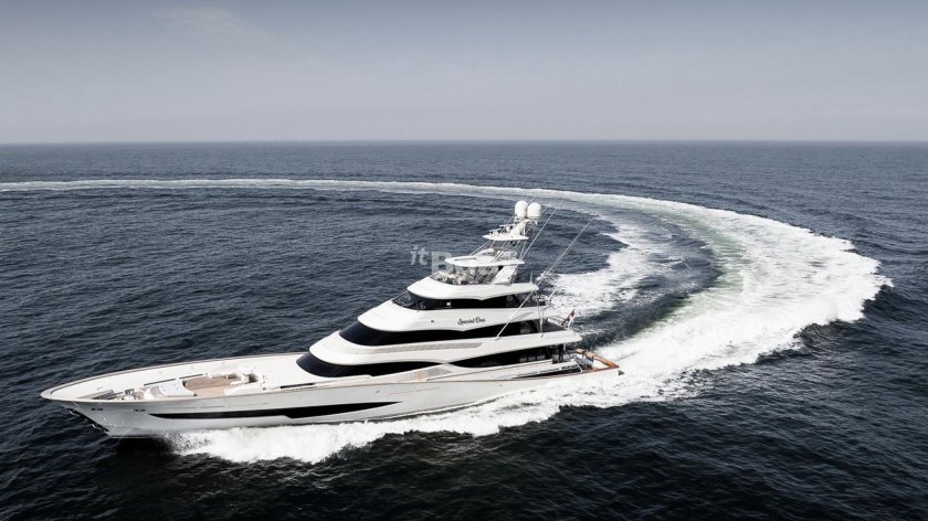 Яхта galactica super nova