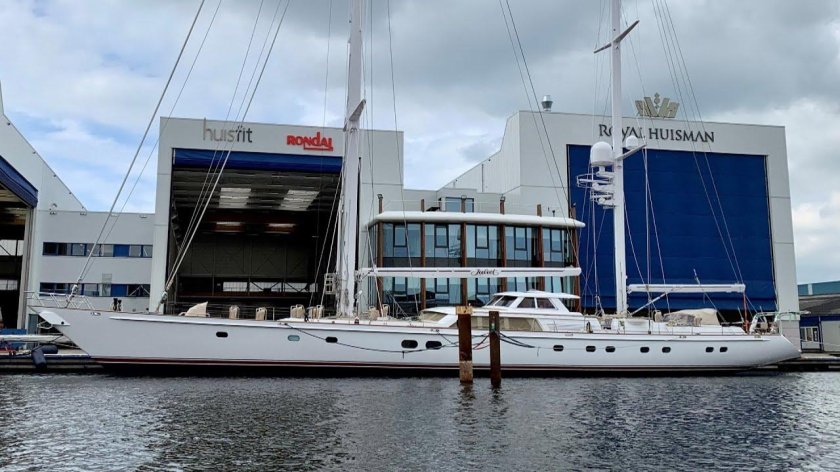 Яхта Royal Huisman 88