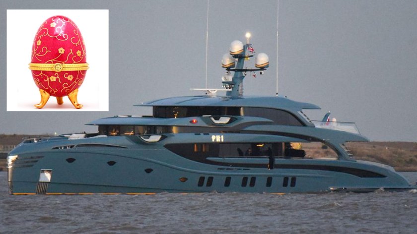 Яхта phi