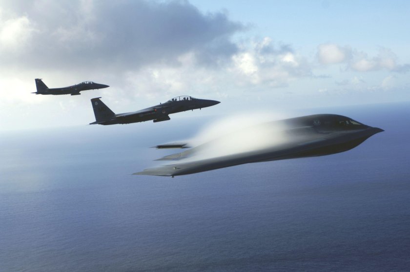 Стелс-бомбардировщик b-2