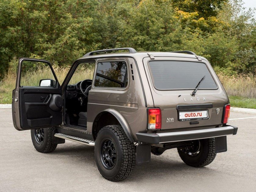 Niva Legend 3 дв. 1.7 Л (83 Л.С.), 5мт, Luxe, темно-зеленый "Несси 2"