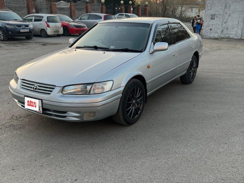 Toyota camry gracia 2000