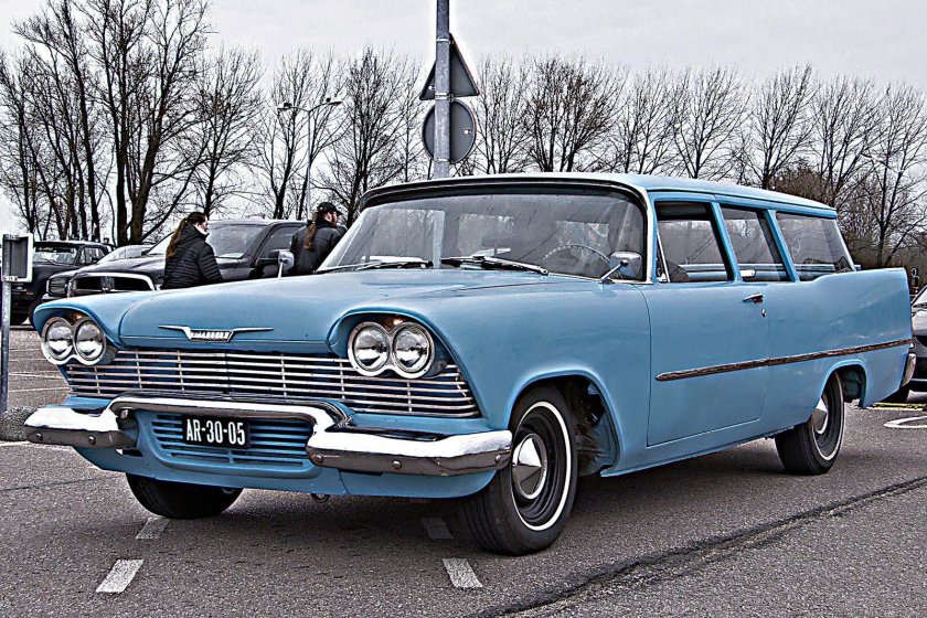 Plymouth Suburban 1958