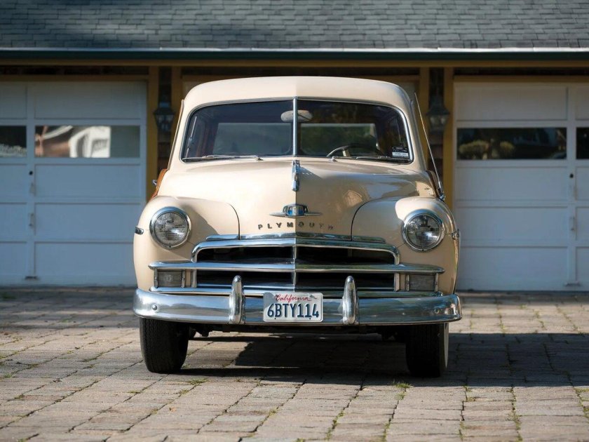Plymouth suburban 1958