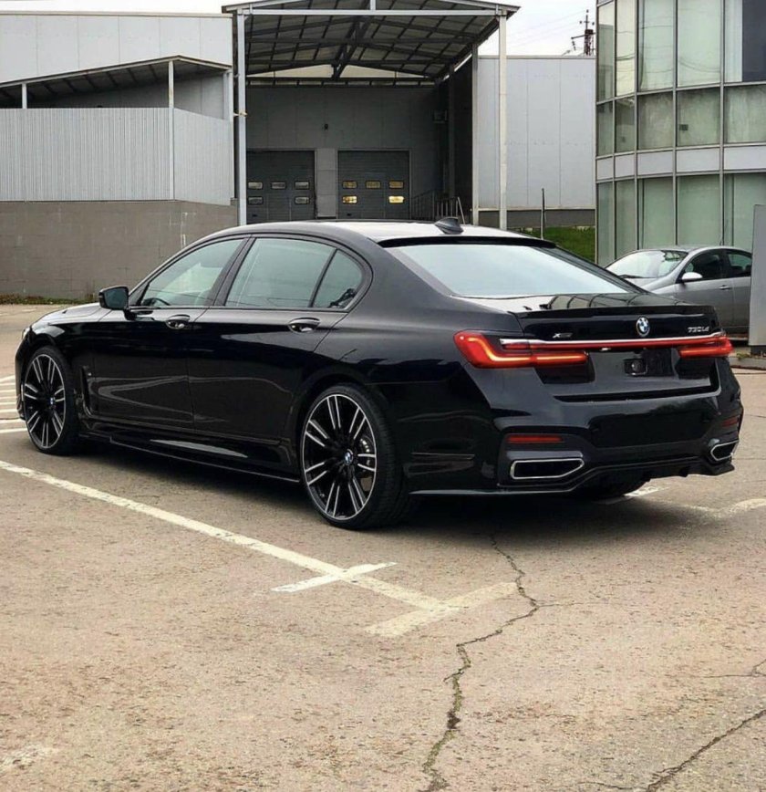 BMW 7 g12 Black