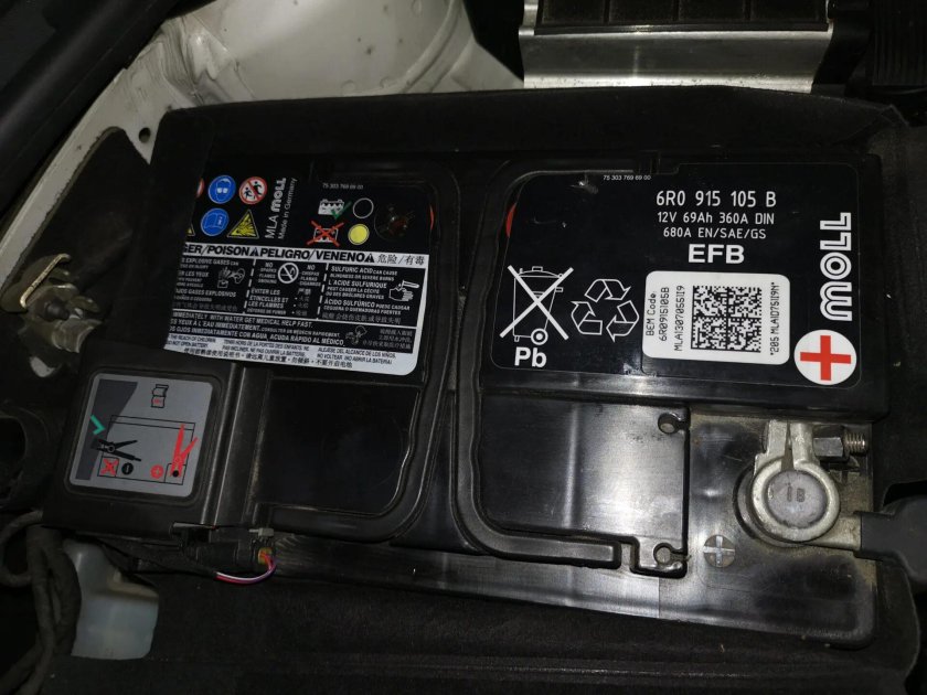 Volkswagen Golf 2014 1.4 аккумулятор