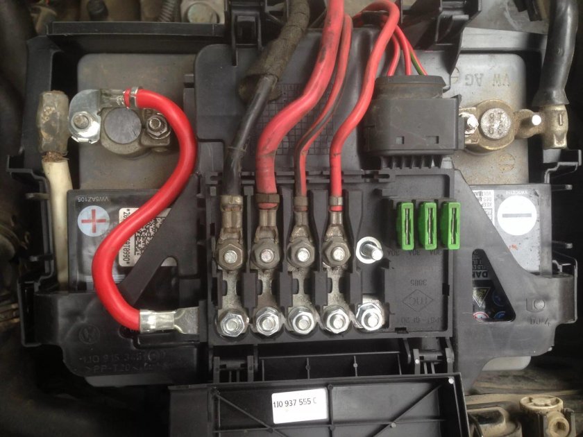 АКБ гольф 4 1.4