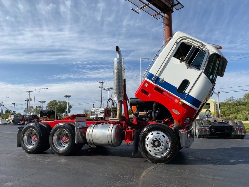 Петербилт 362