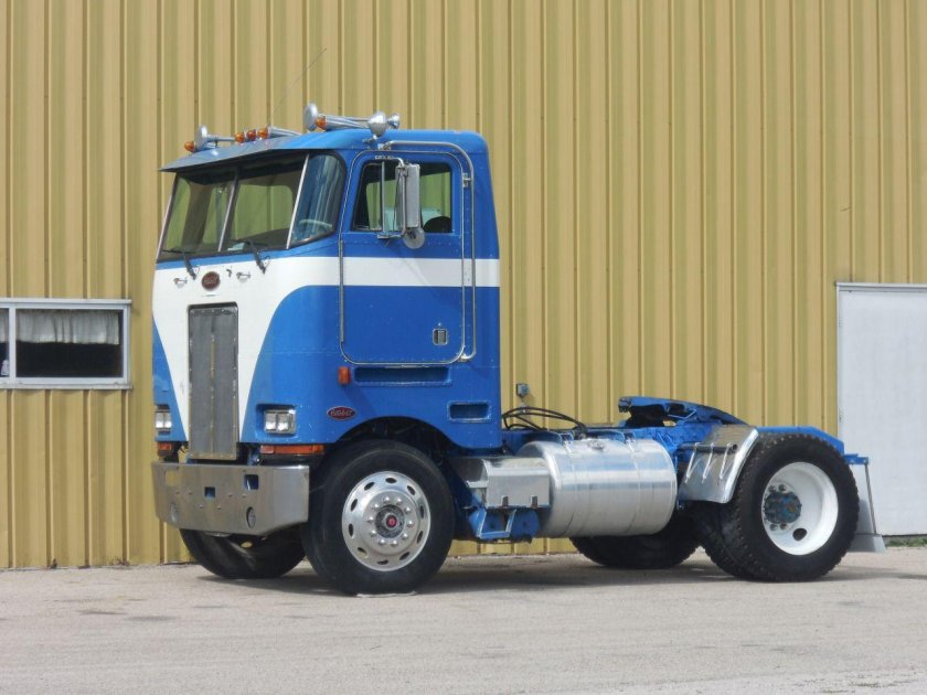 Тягач Петербилт 362