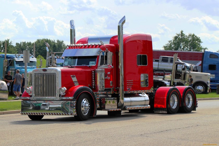 Тягач Петербилт 379