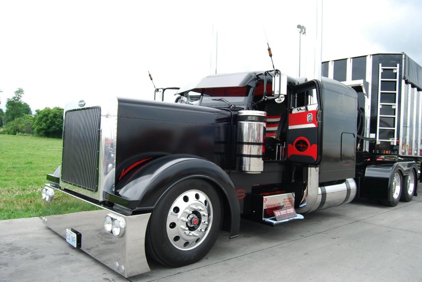 Петербилт 379 Бизон