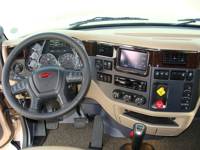 Петербилт салон 2022