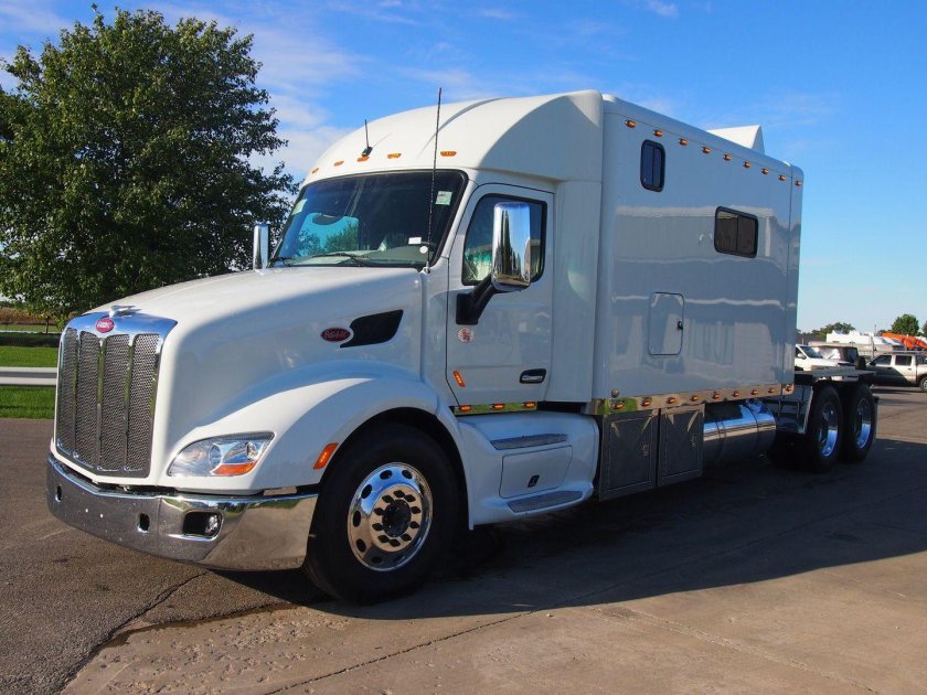 Грузовик Peterbilt 579