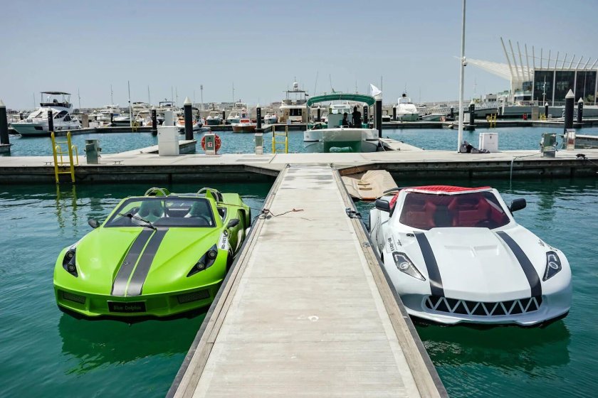 Плавающий автомобиль