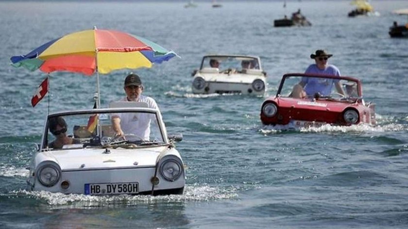 Автомобиль в воде