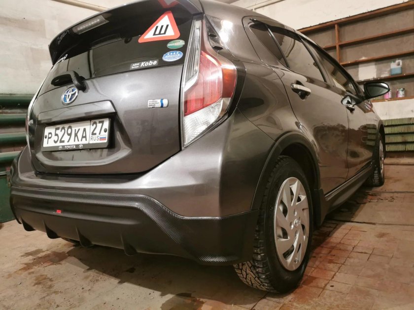 Toyota Aqua пороги