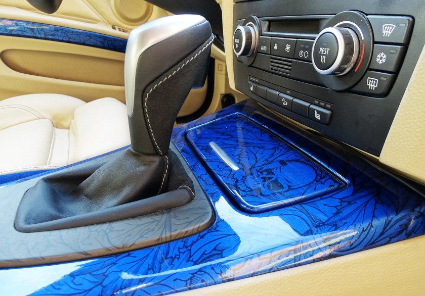 Аквапринт пластика салона автомобиля