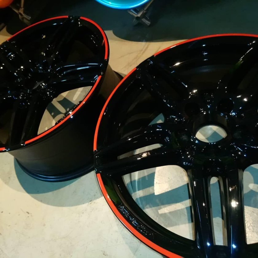 Диски r18 черный глянец и мат